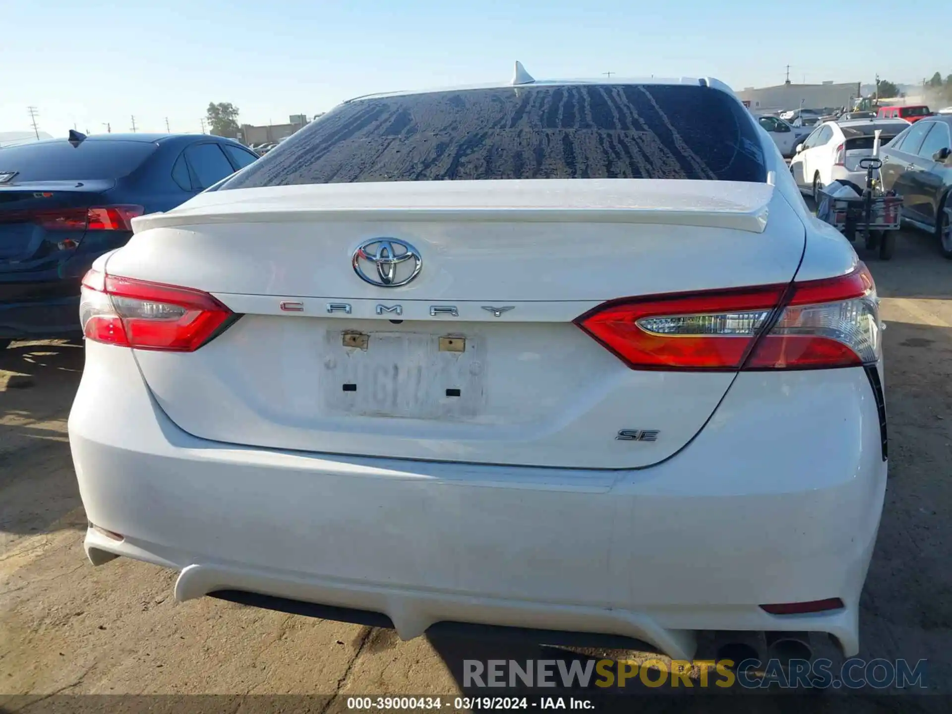 16 Photograph of a damaged car 4T1B11HK9KU720969 TOYOTA CAMRY 2019