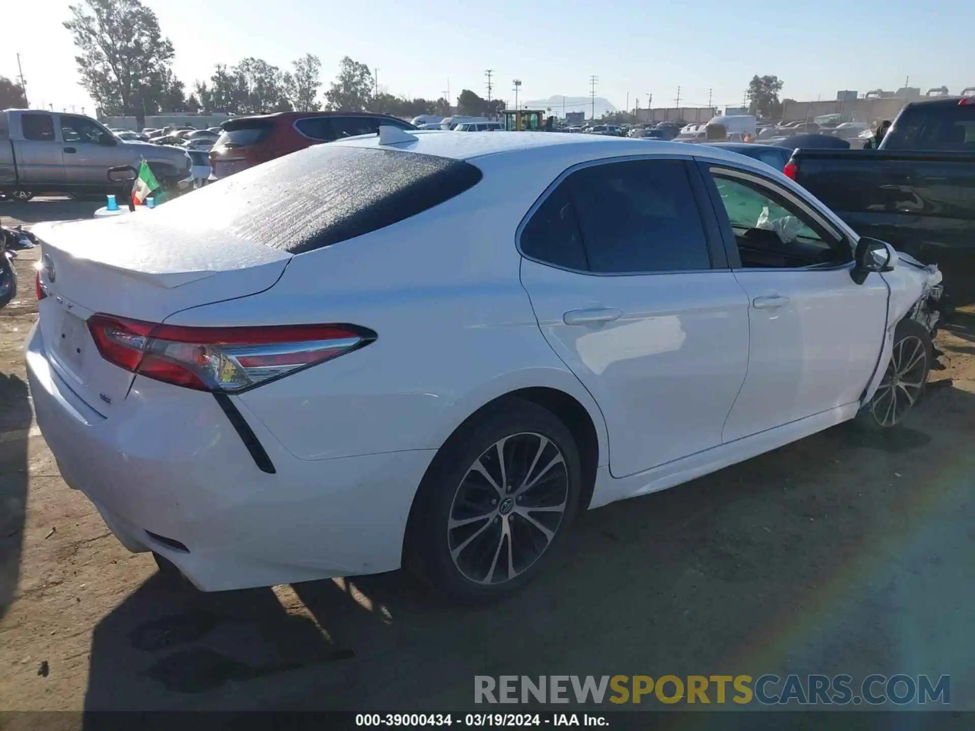 4 Photograph of a damaged car 4T1B11HK9KU720969 TOYOTA CAMRY 2019