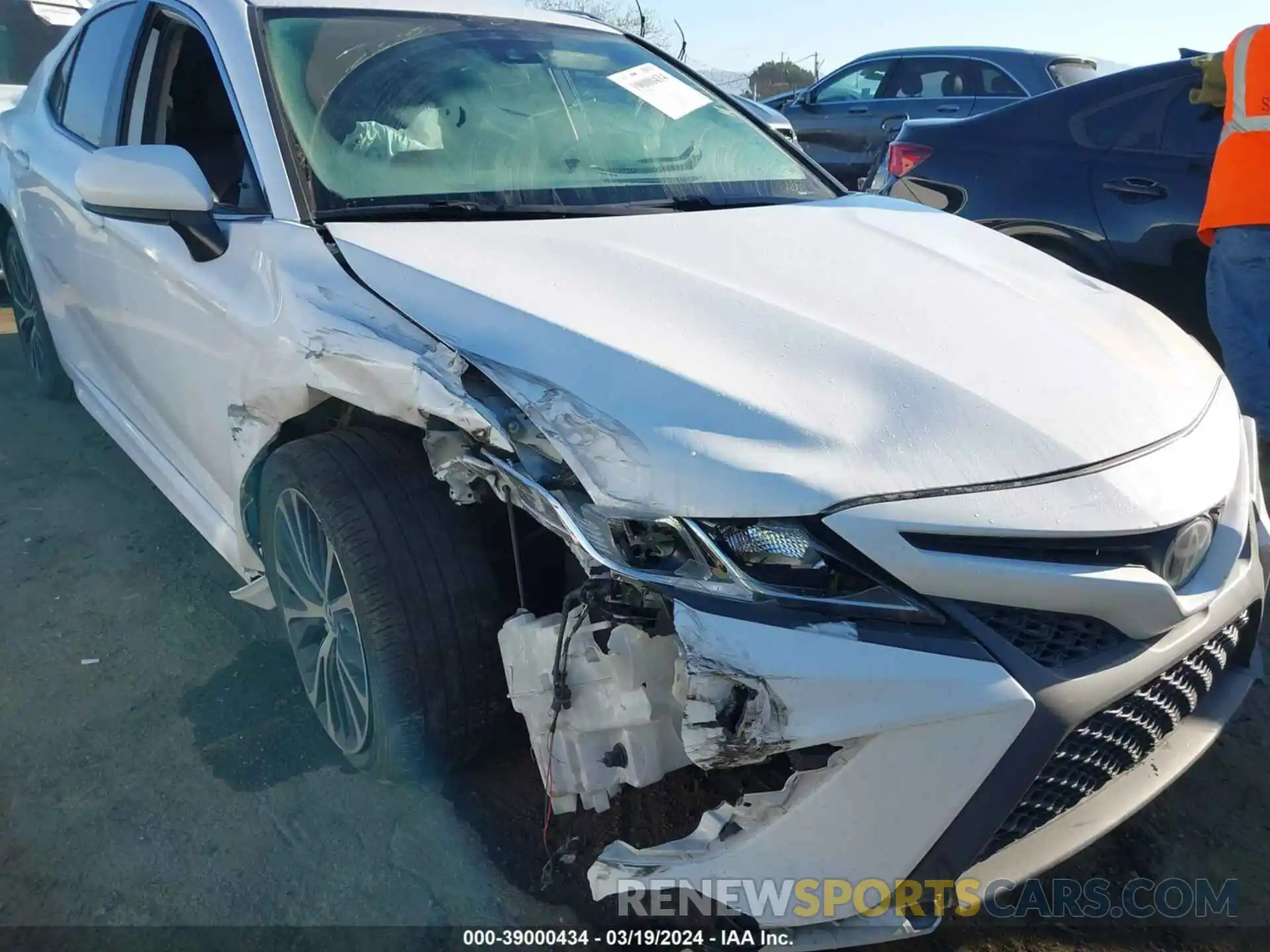 6 Photograph of a damaged car 4T1B11HK9KU720969 TOYOTA CAMRY 2019