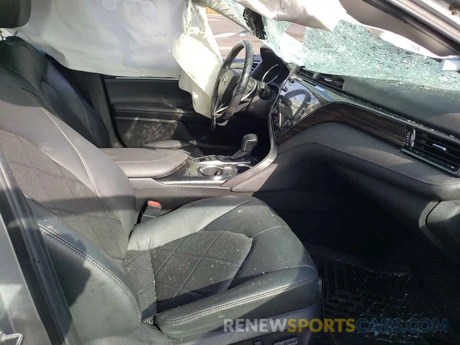 5 Photograph of a damaged car 4T1B11HK9KU722558 TOYOTA CAMRY 2019