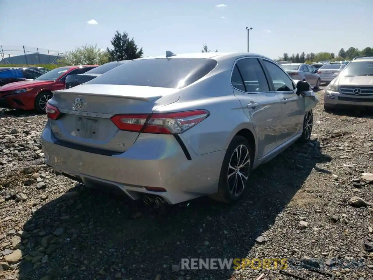 4 Фотография поврежденного автомобиля 4T1B11HK9KU722835 TOYOTA CAMRY 2019