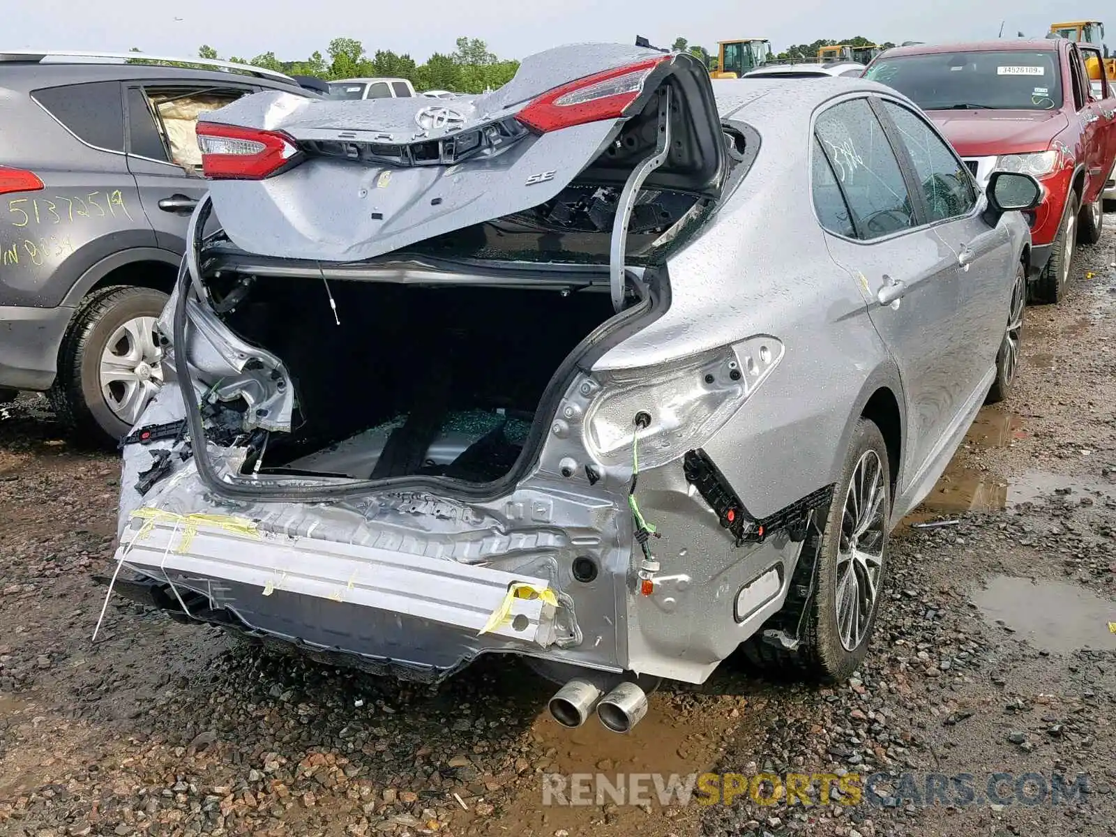 4 Photograph of a damaged car 4T1B11HK9KU723886 TOYOTA CAMRY 2019