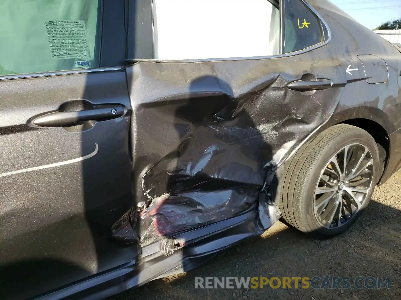 10 Photograph of a damaged car 4T1B11HK9KU735889 TOYOTA CAMRY 2019