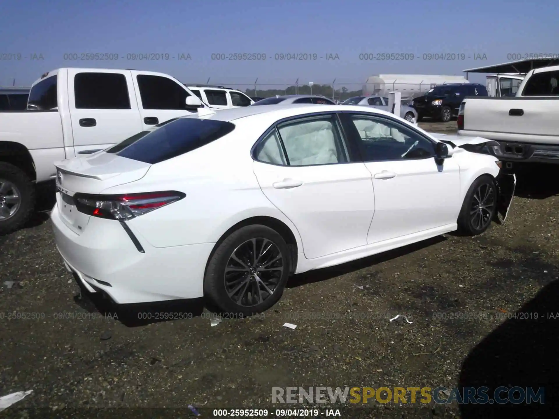 4 Photograph of a damaged car 4T1B11HK9KU736203 TOYOTA CAMRY 2019