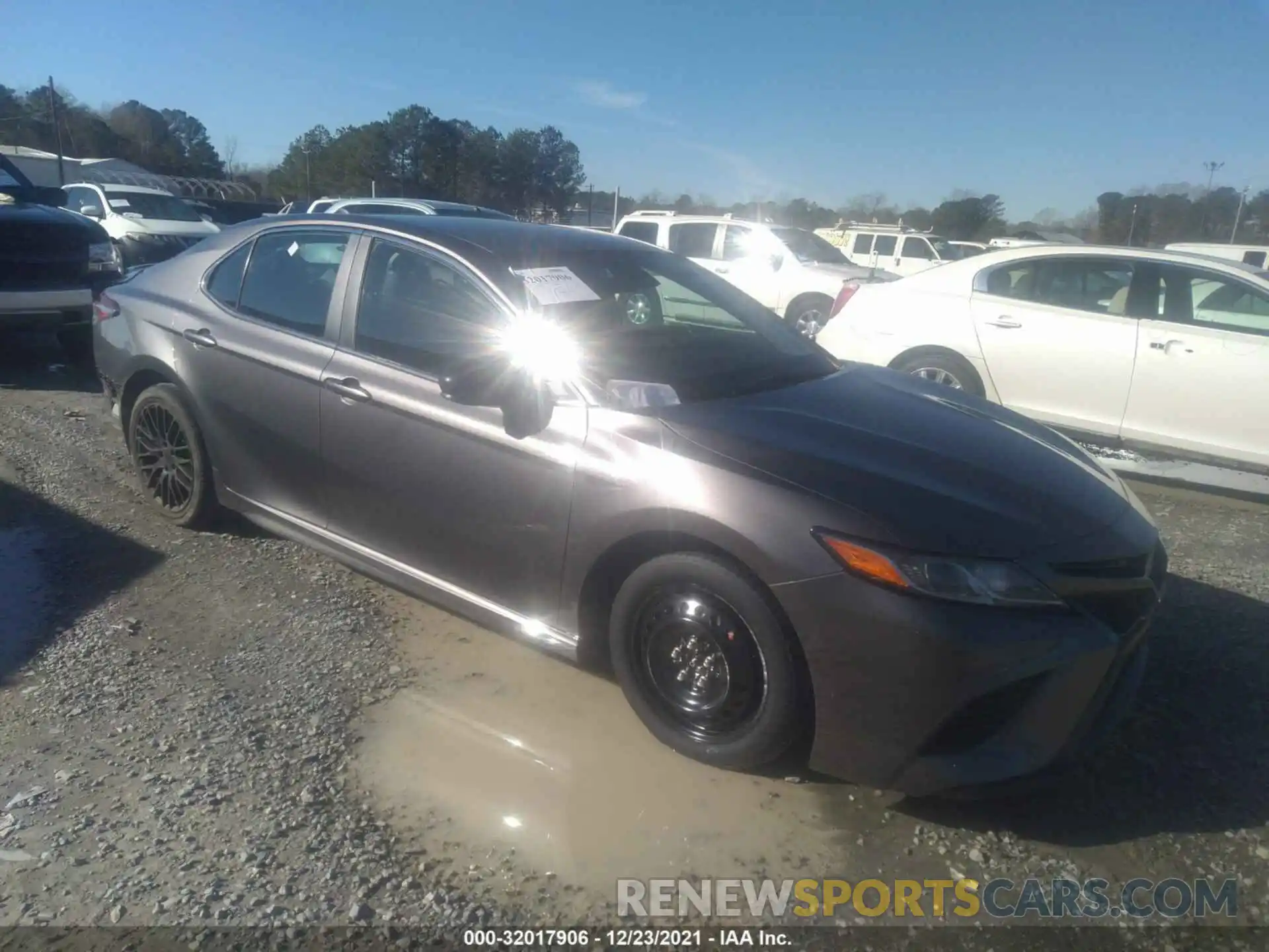 1 Photograph of a damaged car 4T1B11HK9KU737500 TOYOTA CAMRY 2019