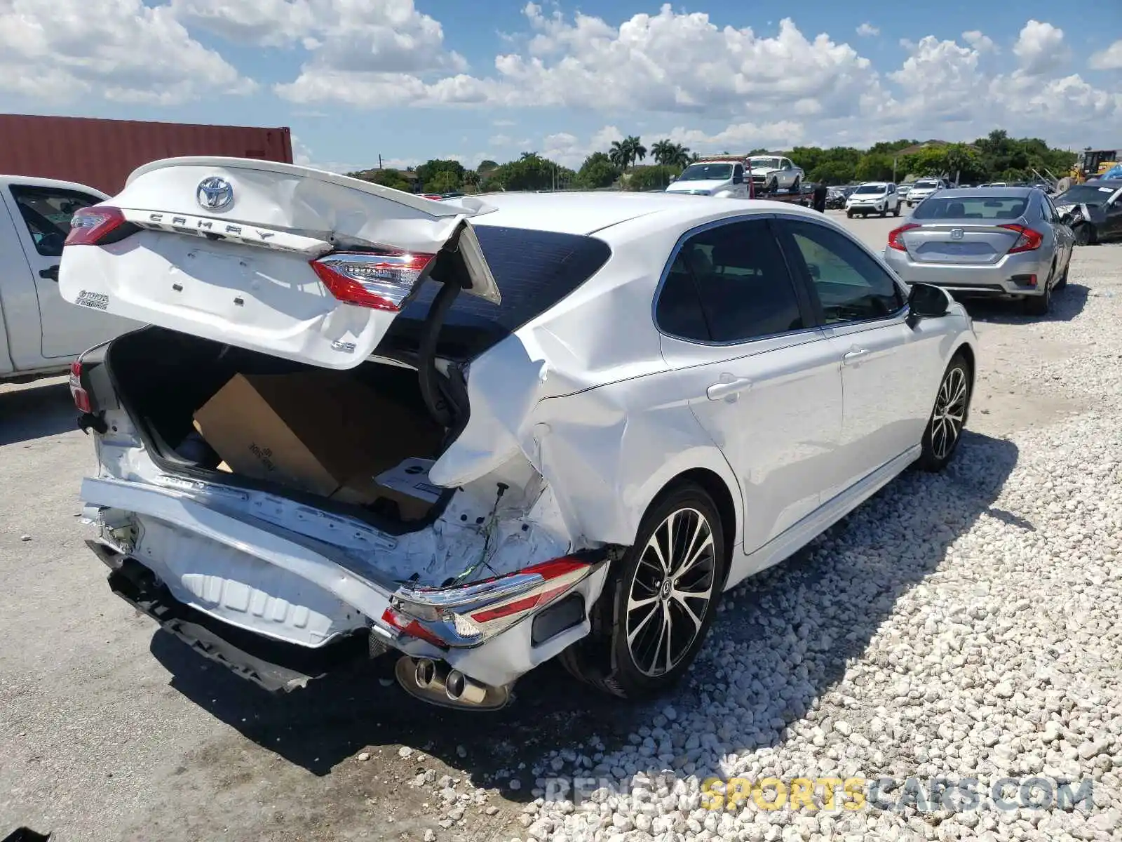 4 Photograph of a damaged car 4T1B11HK9KU739392 TOYOTA CAMRY 2019