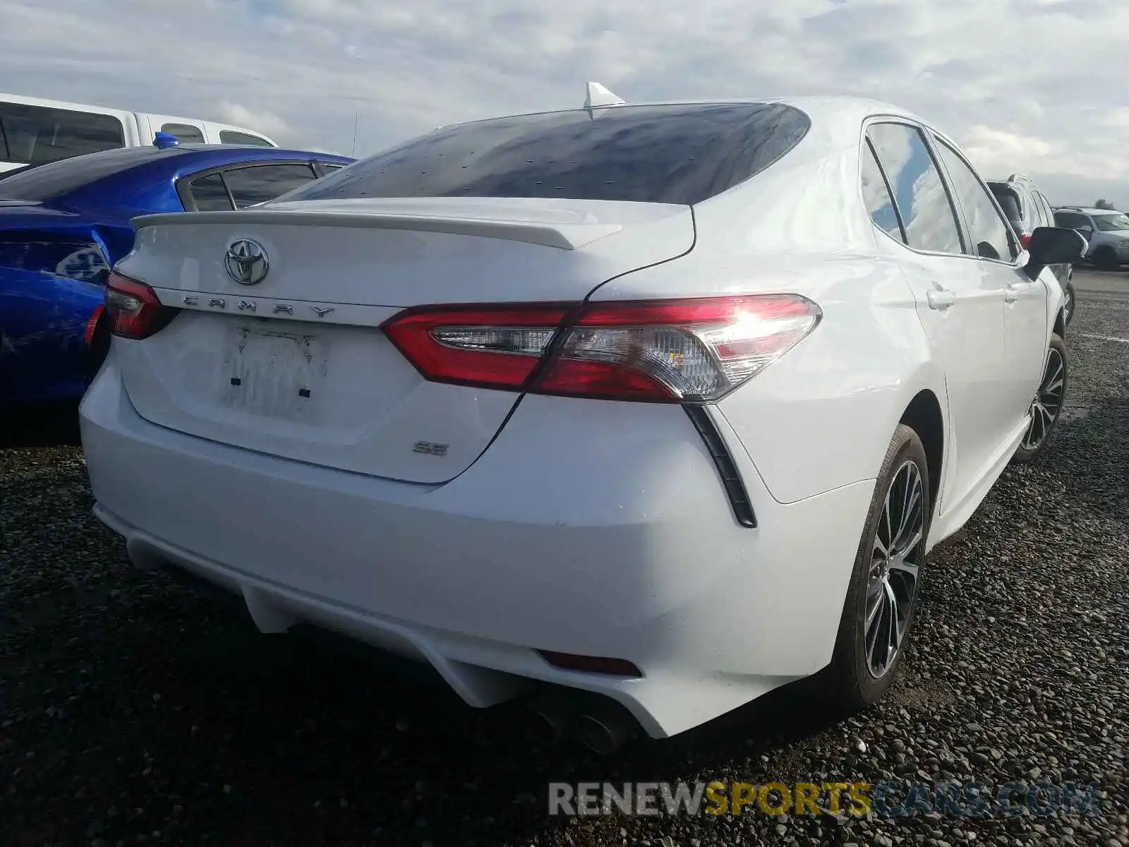 4 Photograph of a damaged car 4T1B11HK9KU741658 TOYOTA CAMRY 2019