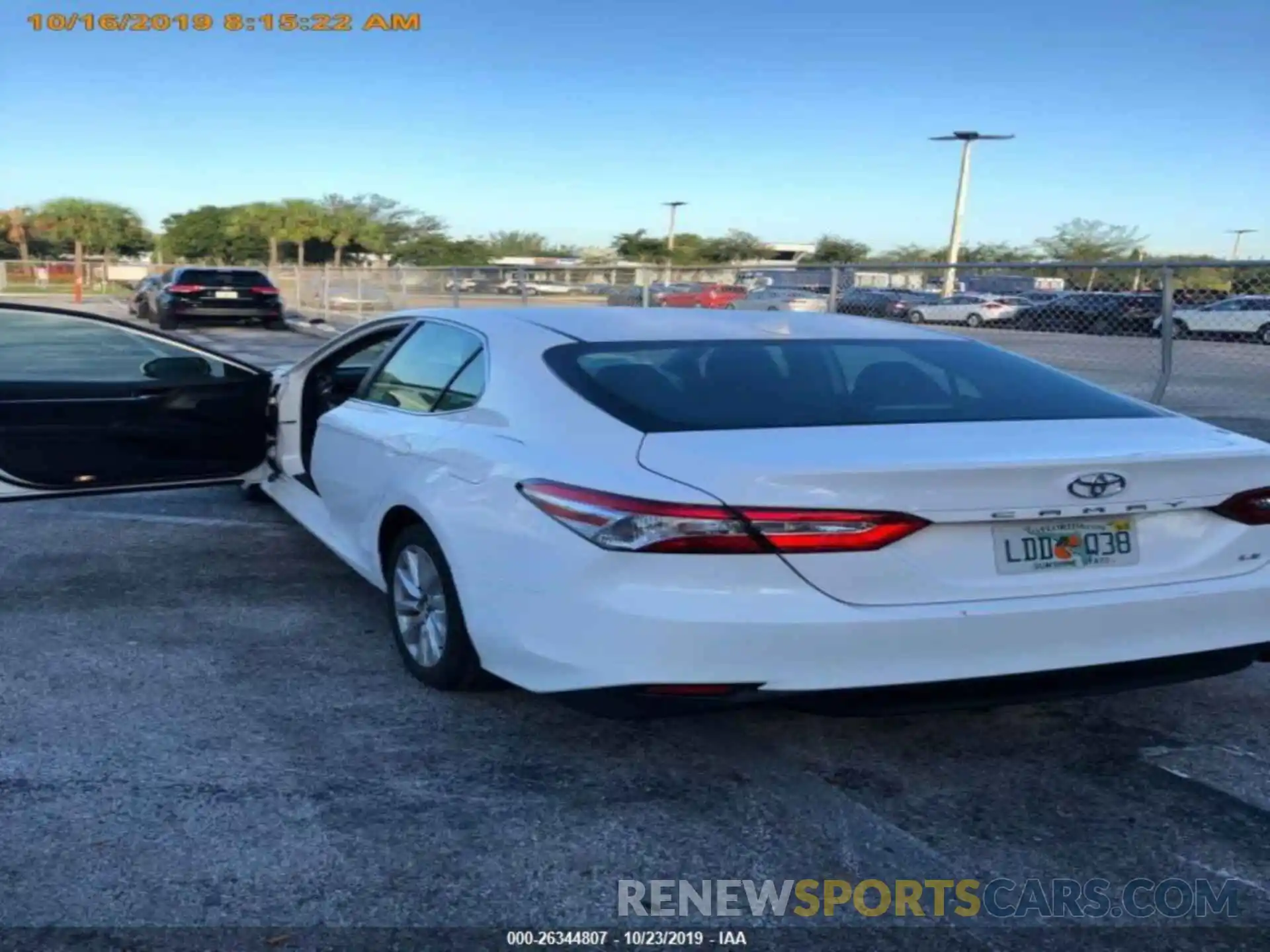 14 Photograph of a damaged car 4T1B11HK9KU745323 TOYOTA CAMRY 2019