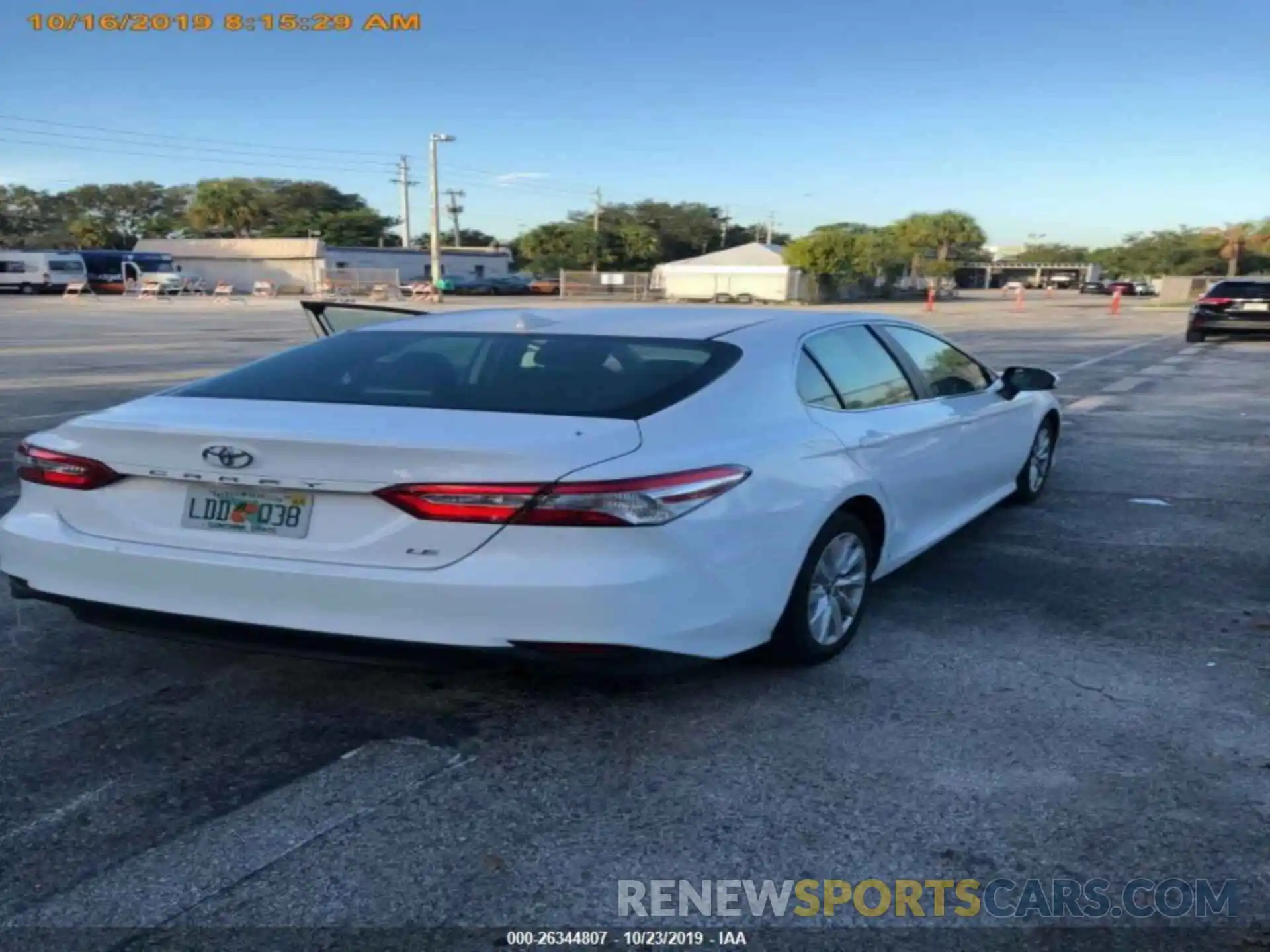 15 Photograph of a damaged car 4T1B11HK9KU745323 TOYOTA CAMRY 2019