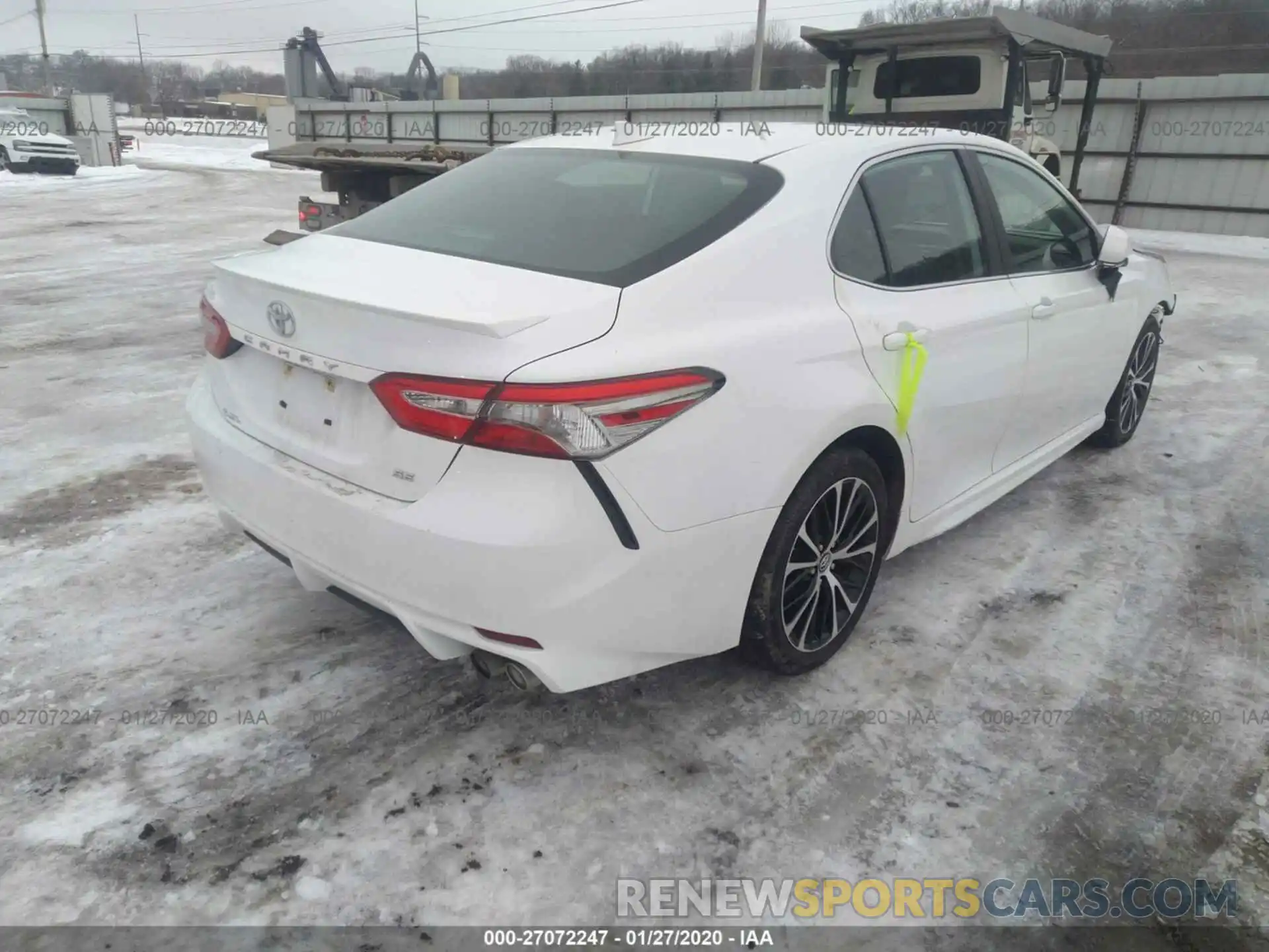 4 Фотография поврежденного автомобиля 4T1B11HK9KU746746 TOYOTA CAMRY 2019