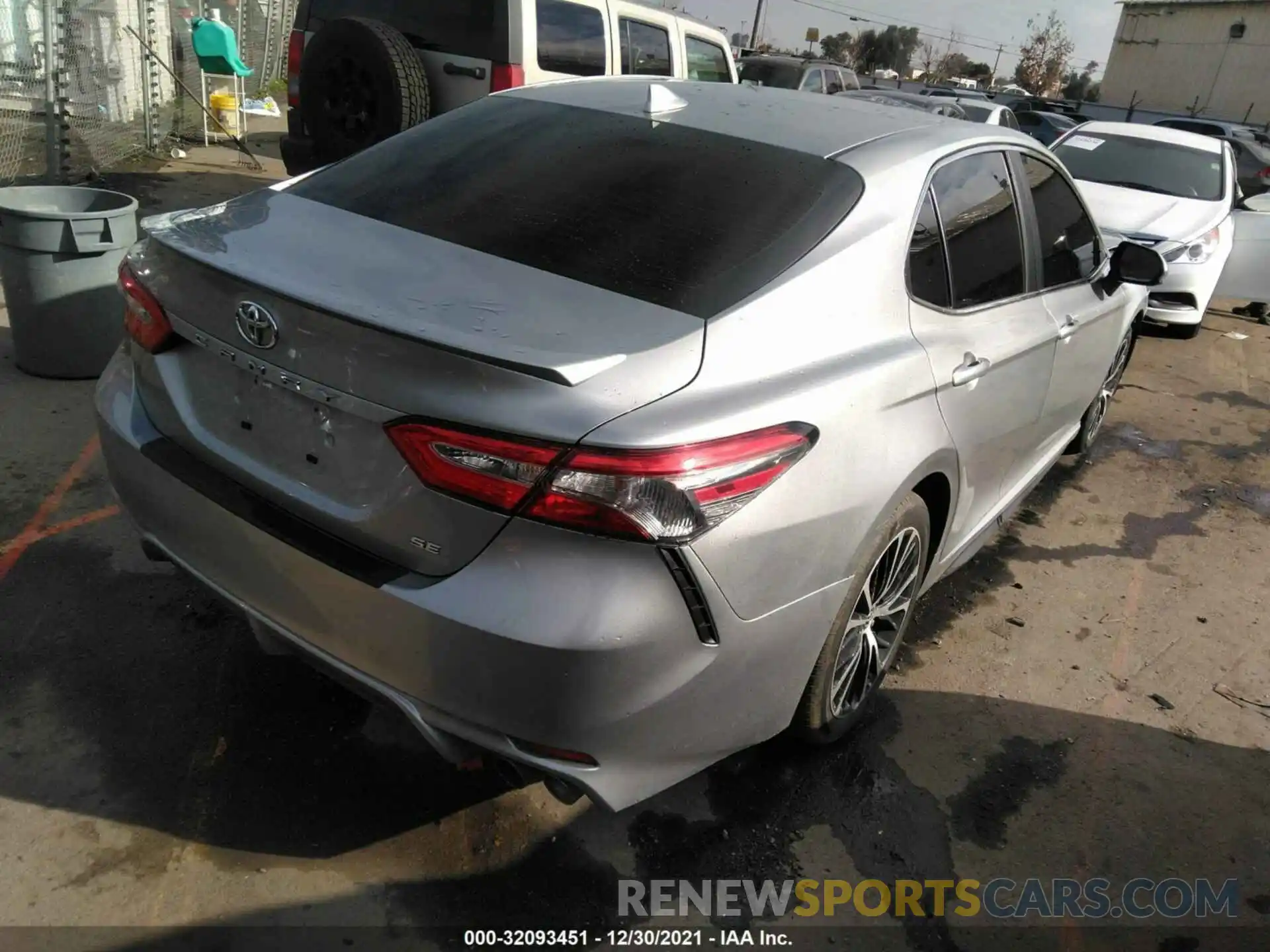 4 Photograph of a damaged car 4T1B11HK9KU750165 TOYOTA CAMRY 2019