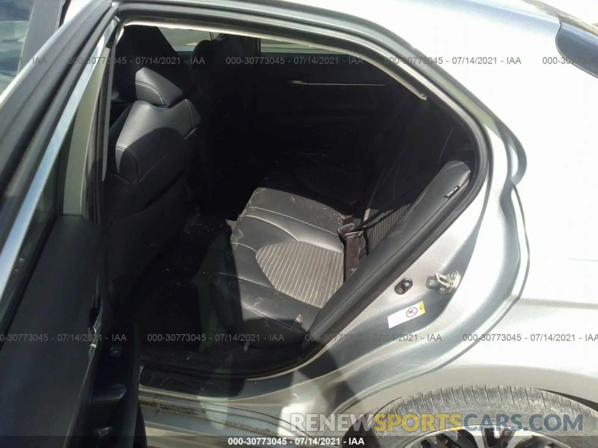 8 Photograph of a damaged car 4T1B11HK9KU751820 TOYOTA CAMRY 2019