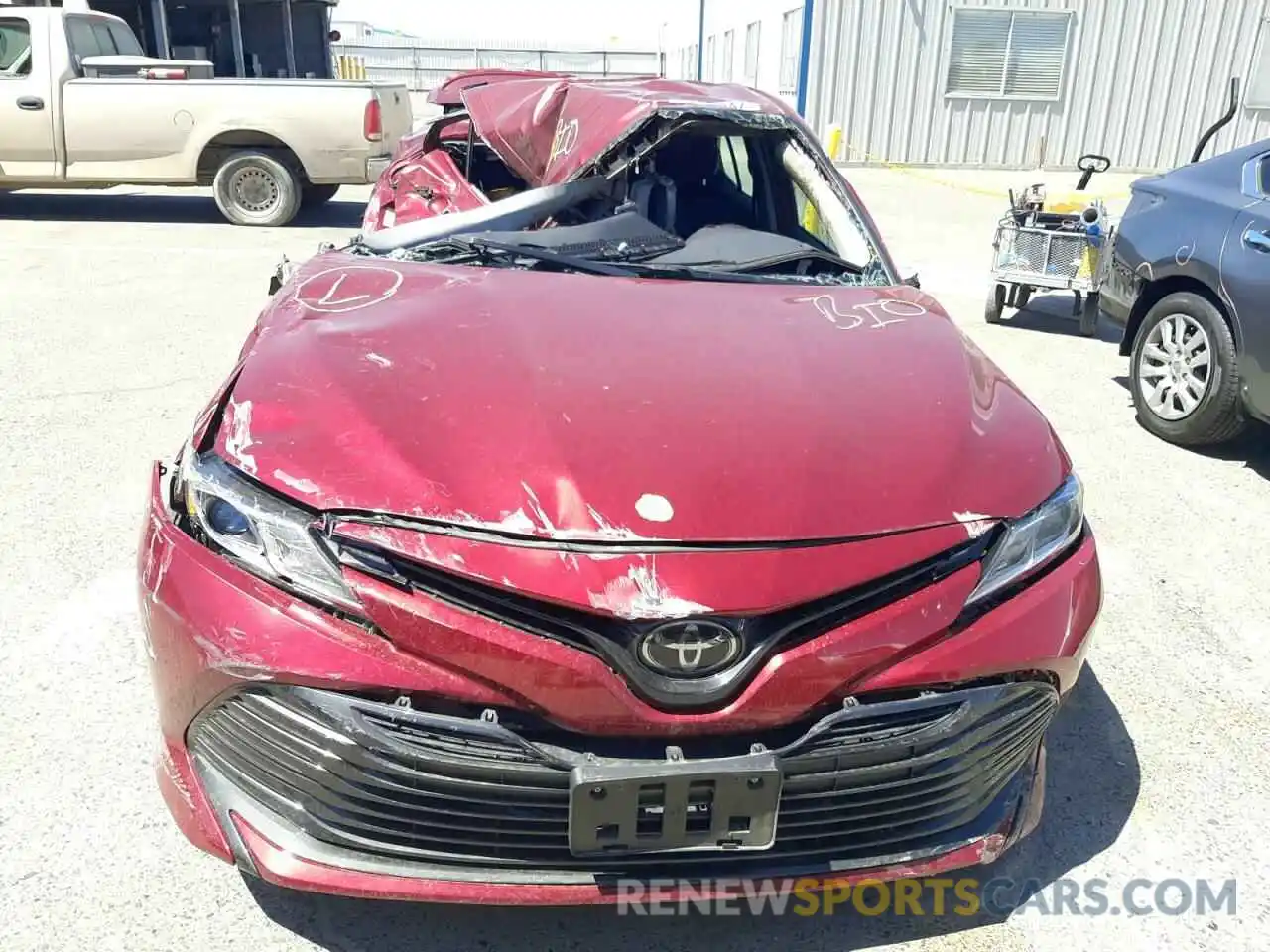 10 Photograph of a damaged car 4T1B11HK9KU752482 TOYOTA CAMRY 2019