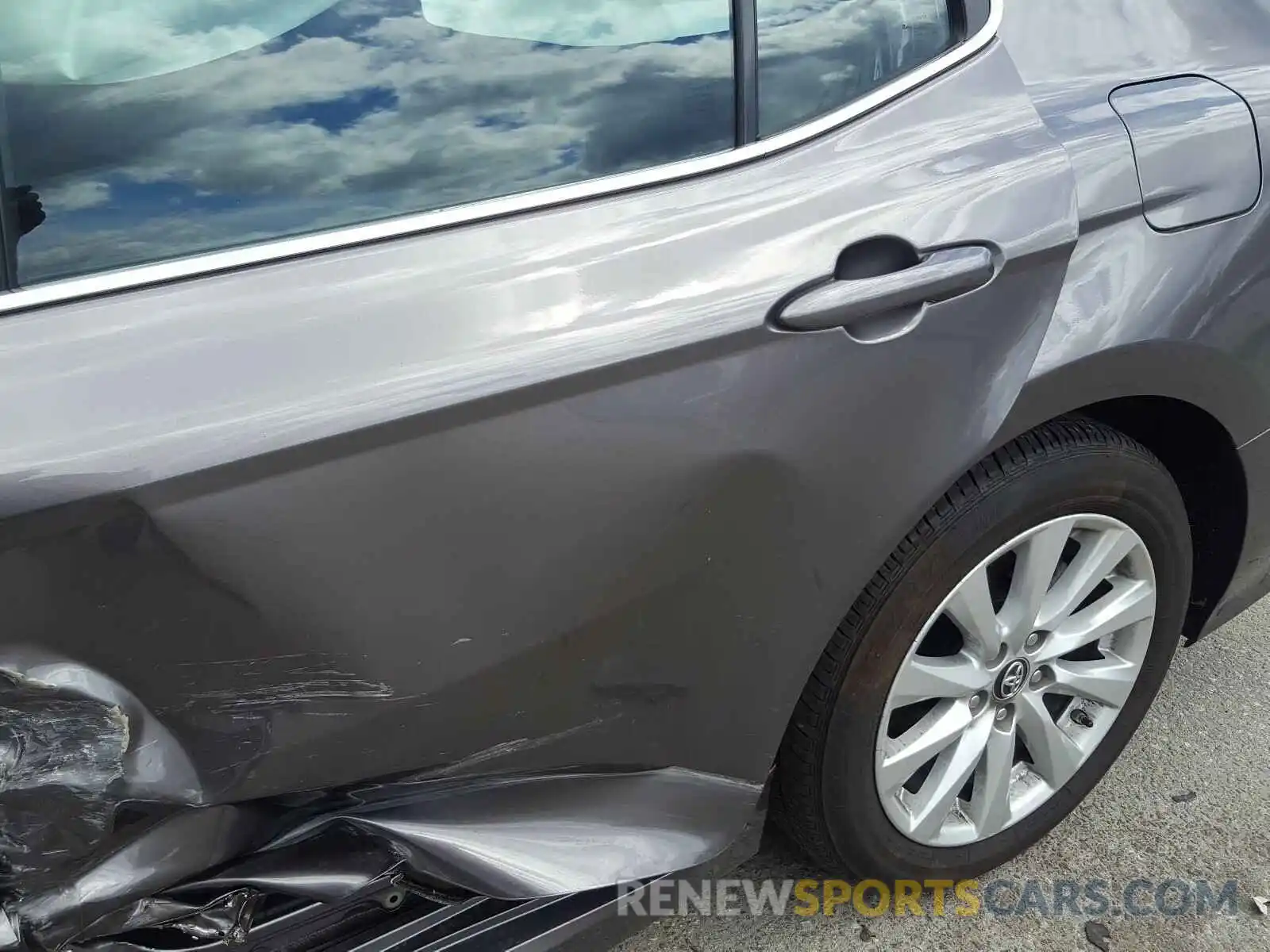 10 Photograph of a damaged car 4T1B11HK9KU775468 TOYOTA CAMRY 2019