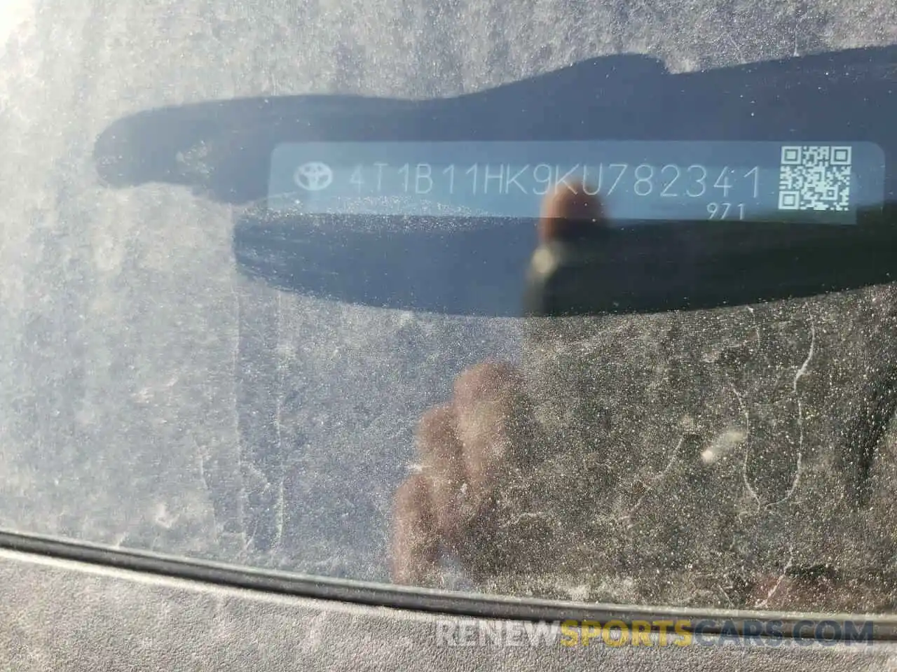 10 Photograph of a damaged car 4T1B11HK9KU782341 TOYOTA CAMRY 2019