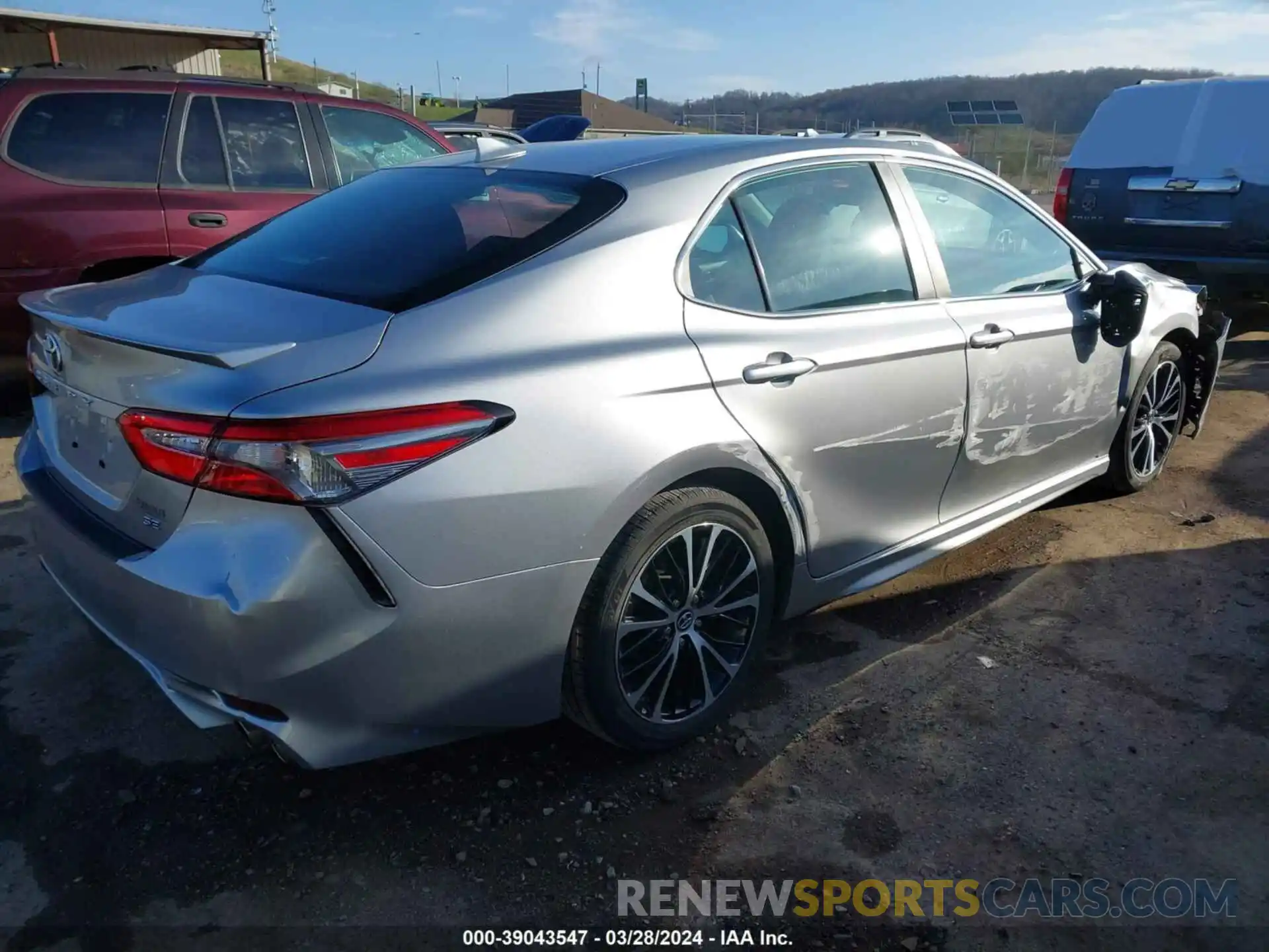 4 Photograph of a damaged car 4T1B11HK9KU790309 TOYOTA CAMRY 2019