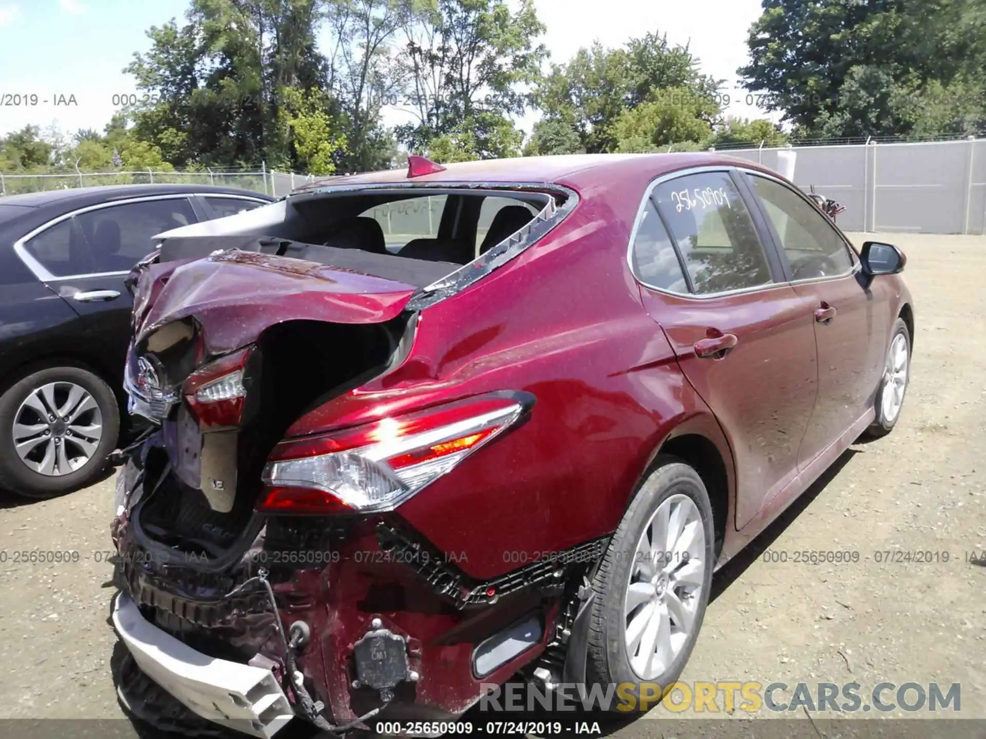 4 Photograph of a damaged car 4T1B11HK9KU792643 TOYOTA CAMRY 2019