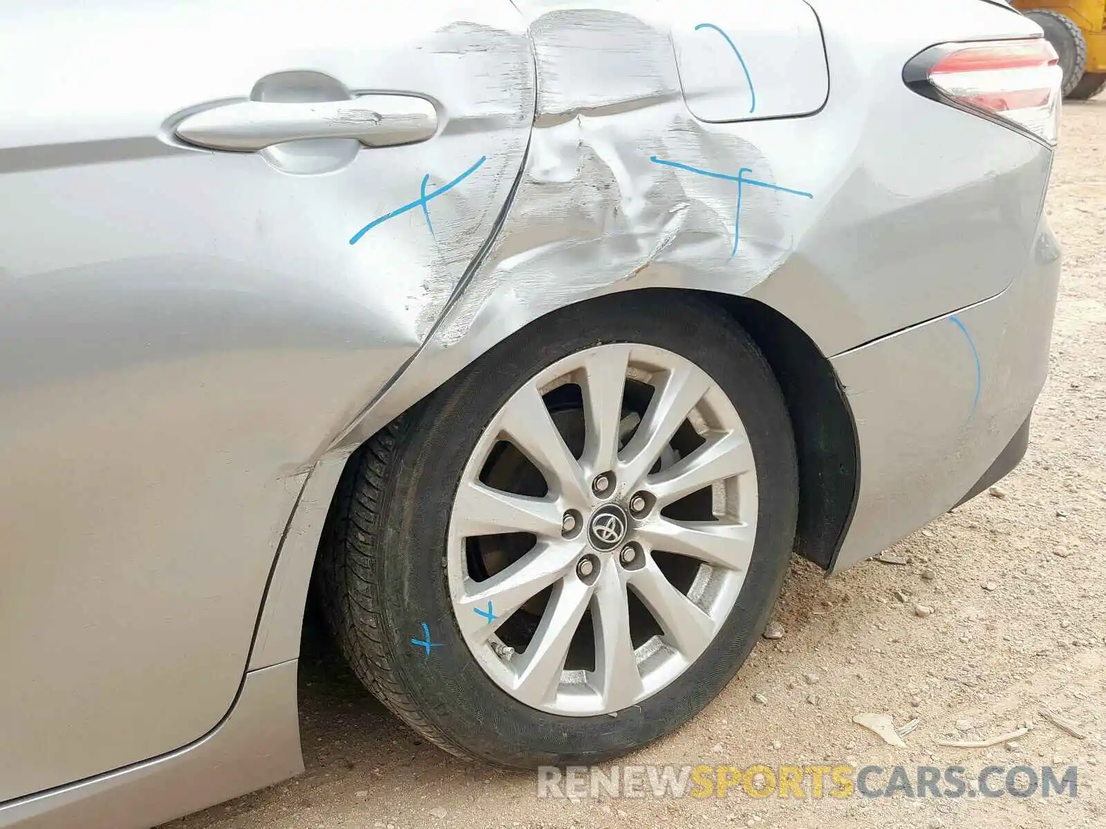 9 Photograph of a damaged car 4T1B11HK9KU804192 TOYOTA CAMRY 2019