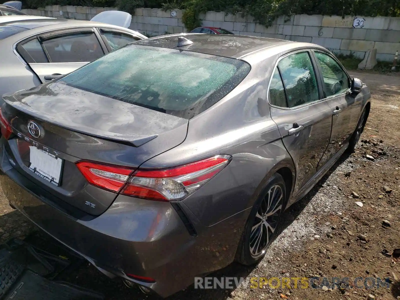 4 Фотография поврежденного автомобиля 4T1B11HK9KU814625 TOYOTA CAMRY 2019