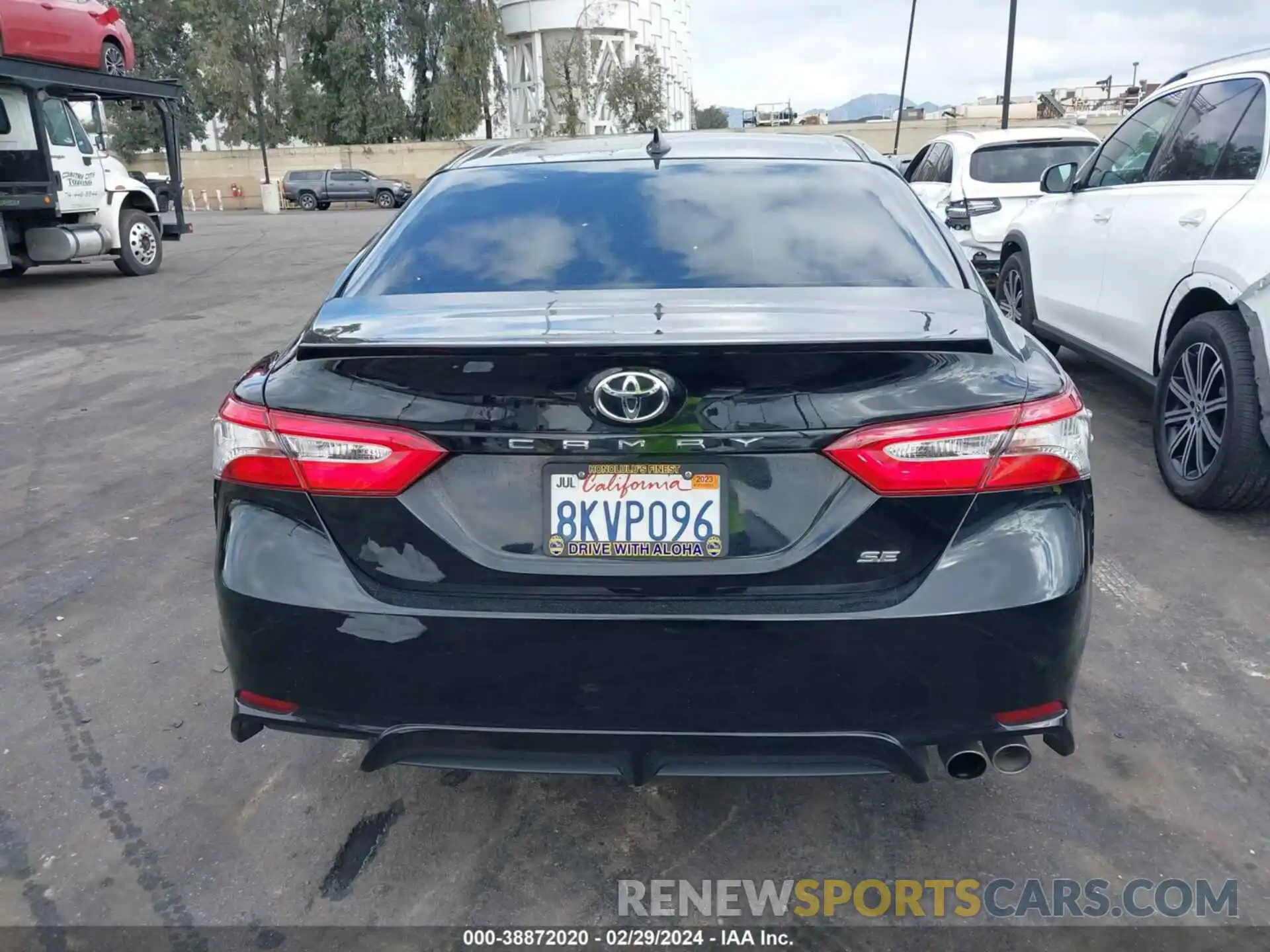 16 Photograph of a damaged car 4T1B11HK9KU817119 TOYOTA CAMRY 2019