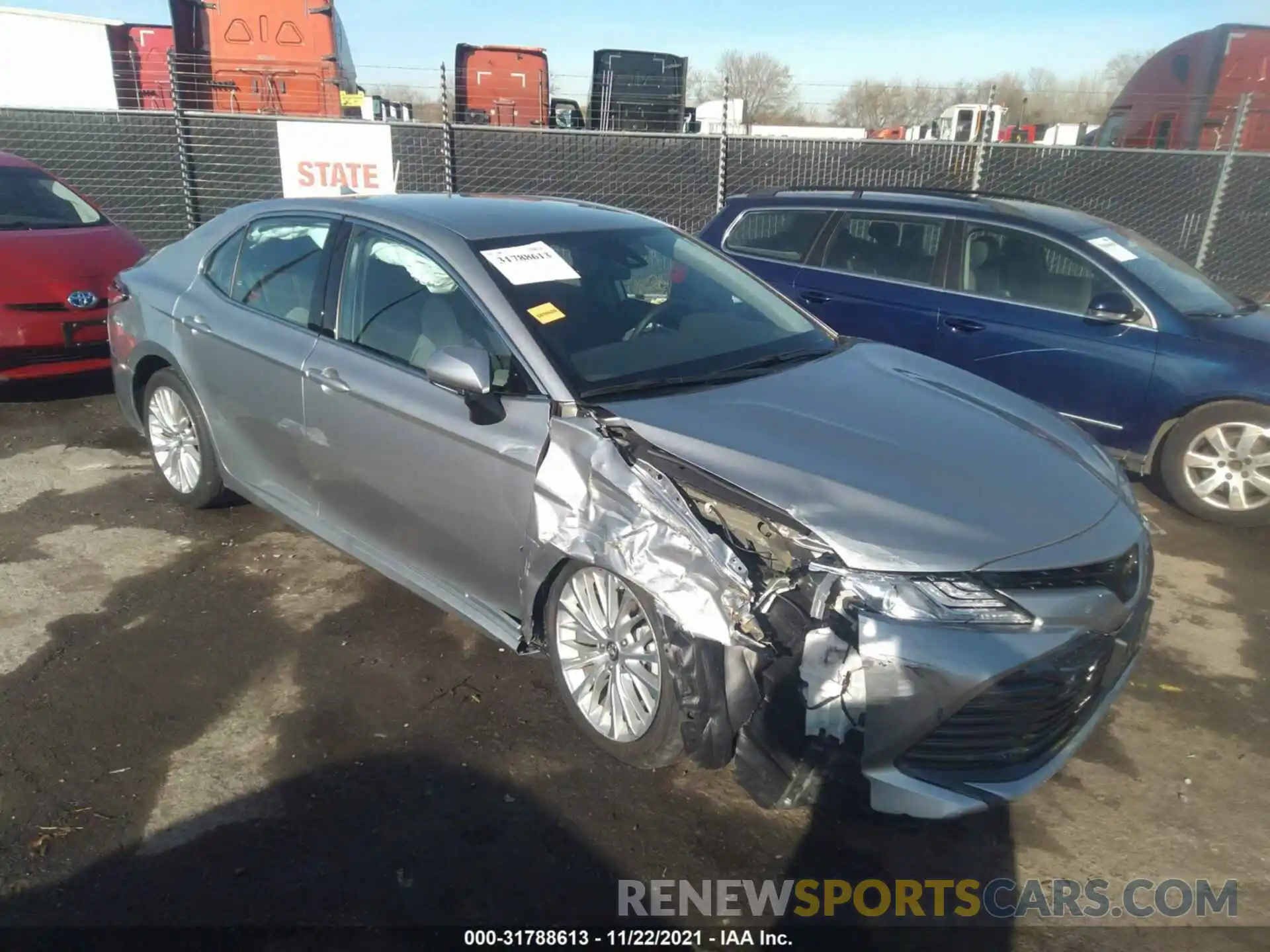 1 Photograph of a damaged car 4T1B11HK9KU828086 TOYOTA CAMRY 2019