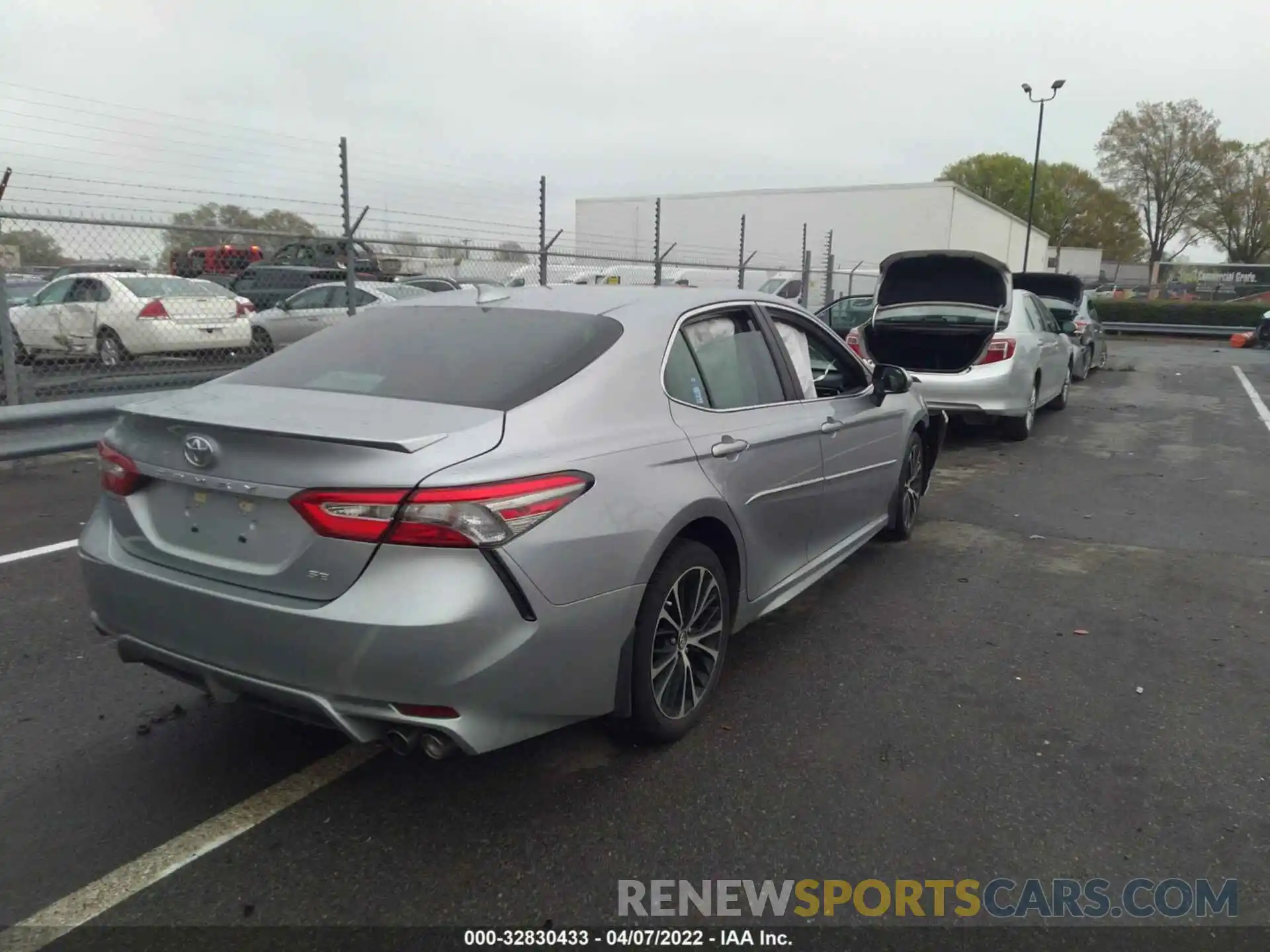 4 Photograph of a damaged car 4T1B11HK9KU830940 TOYOTA CAMRY 2019