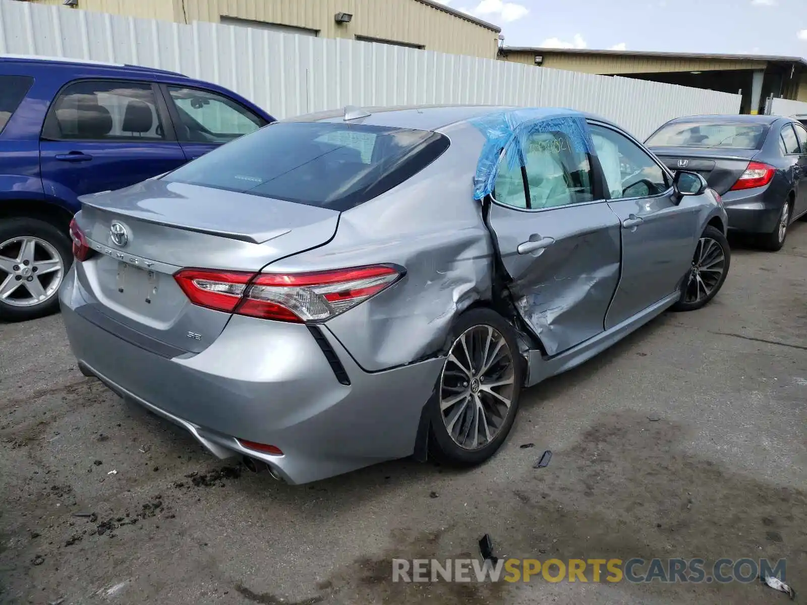 4 Фотография поврежденного автомобиля 4T1B11HK9KU837872 TOYOTA CAMRY 2019