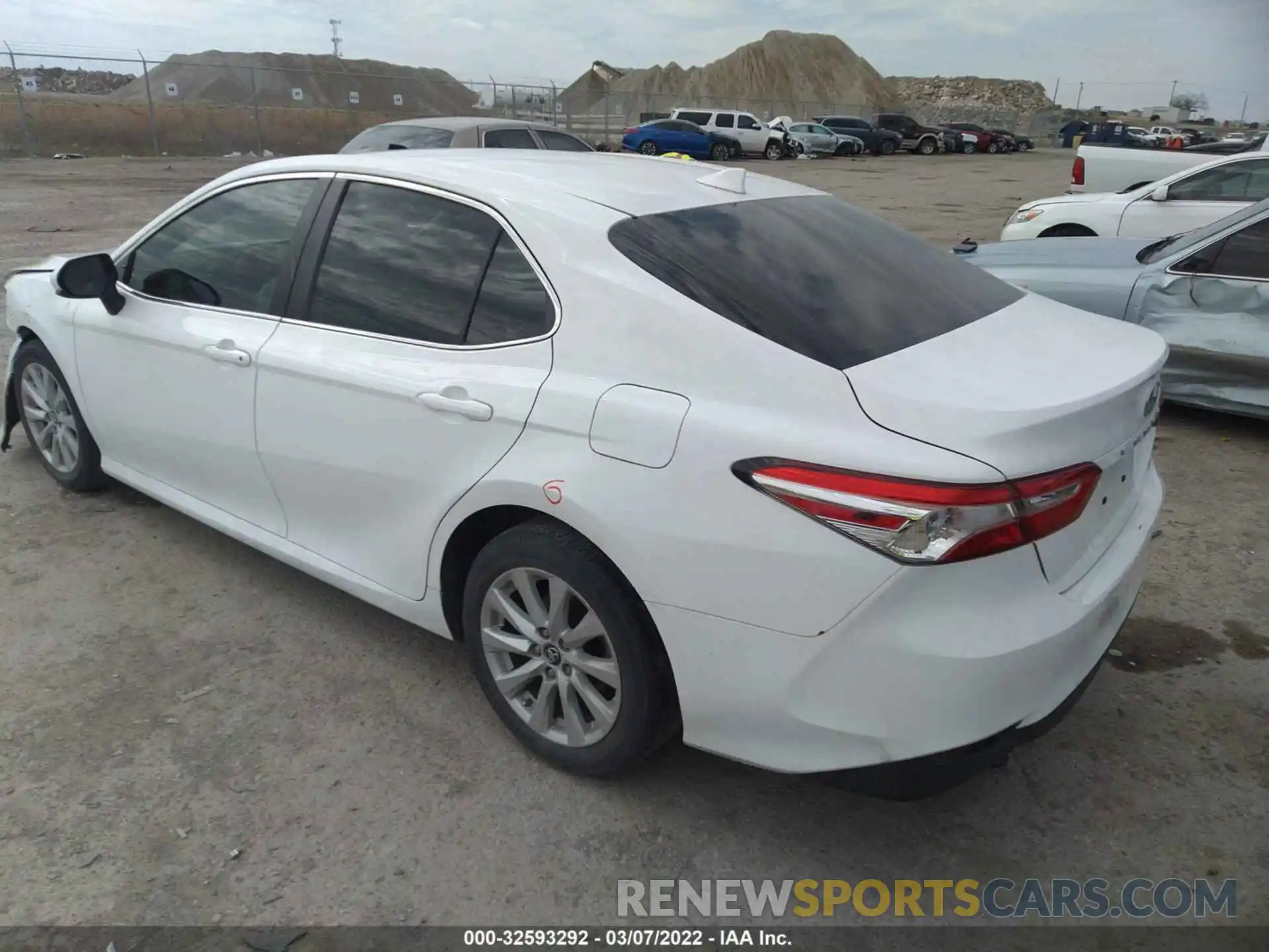 3 Фотография поврежденного автомобиля 4T1B11HK9KU847589 TOYOTA CAMRY 2019