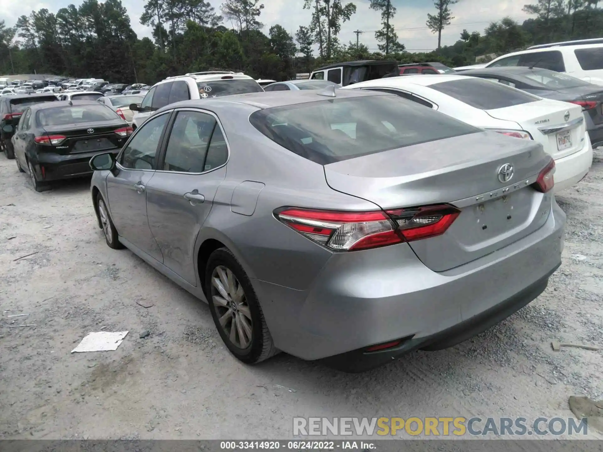 3 Photograph of a damaged car 4T1B11HKXKU161044 TOYOTA CAMRY 2019