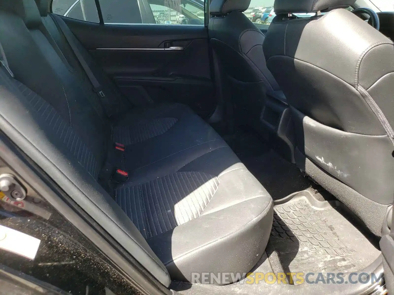 6 Photograph of a damaged car 4T1B11HKXKU163067 TOYOTA CAMRY 2019