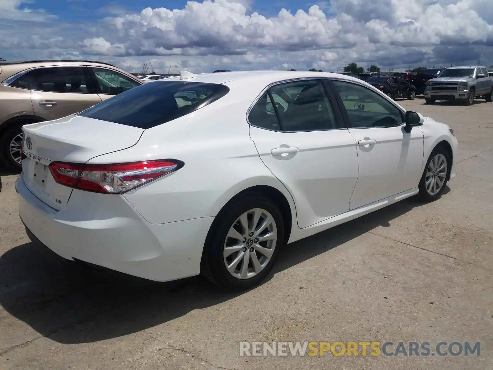 4 Photograph of a damaged car 4T1B11HKXKU168964 TOYOTA CAMRY 2019