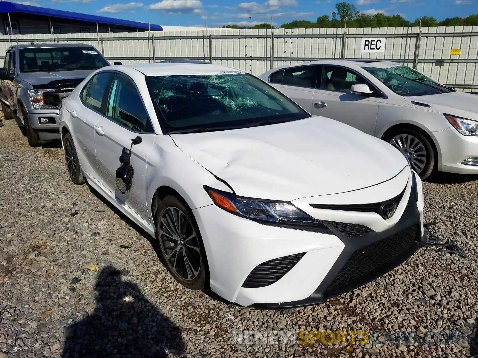 1 Photograph of a damaged car 4T1B11HKXKU169256 TOYOTA CAMRY 2019