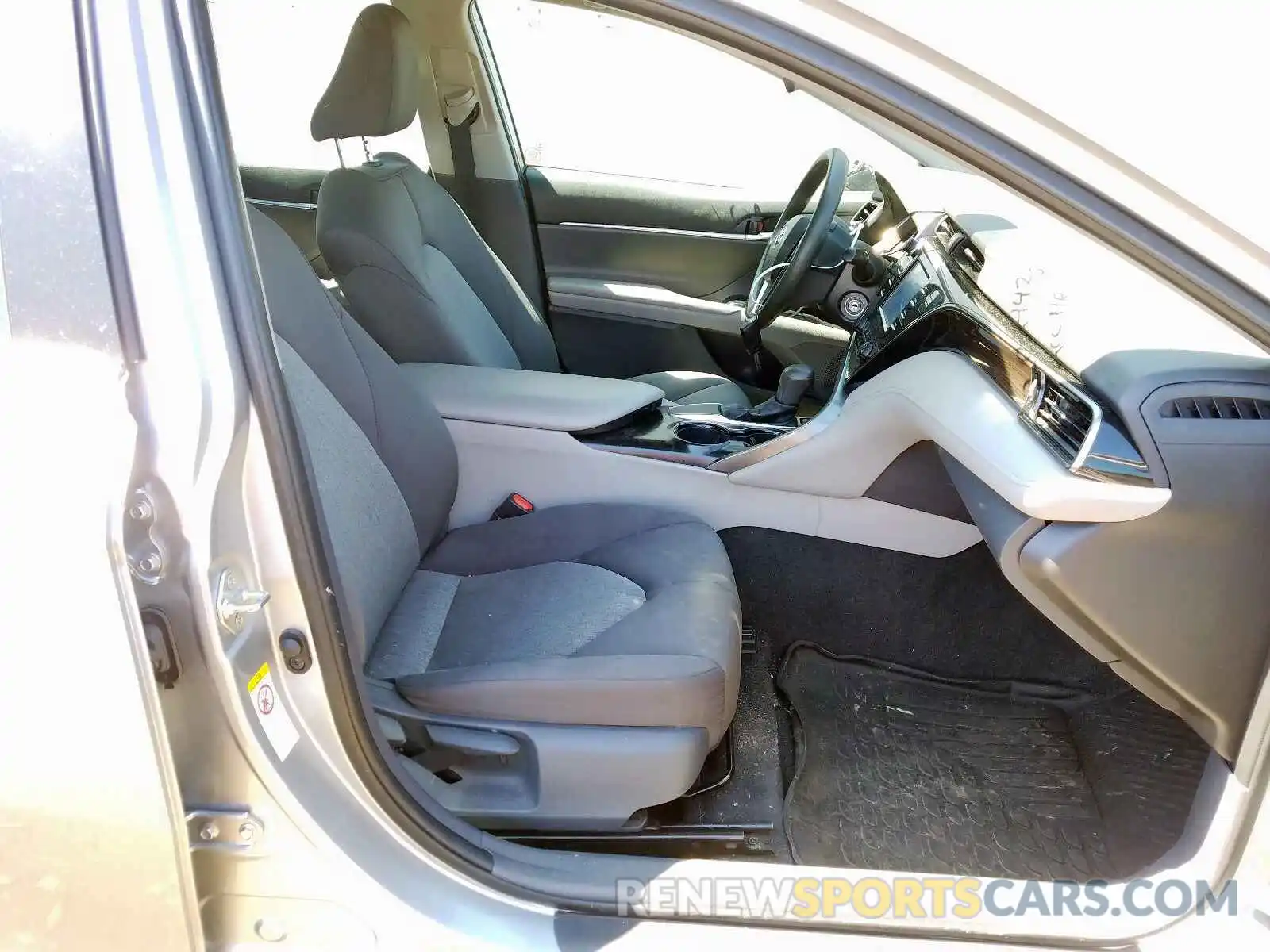 5 Photograph of a damaged car 4T1B11HKXKU172819 TOYOTA CAMRY 2019