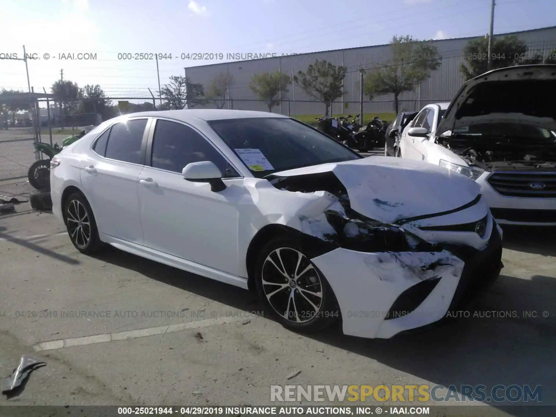 1 Photograph of a damaged car 4T1B11HKXKU174716 TOYOTA CAMRY 2019