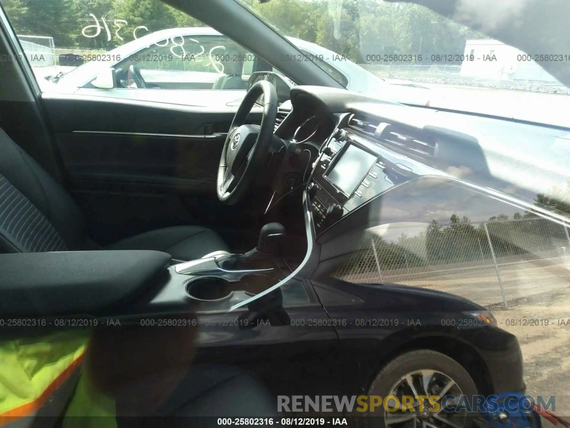 5 Photograph of a damaged car 4T1B11HKXKU175350 TOYOTA CAMRY 2019