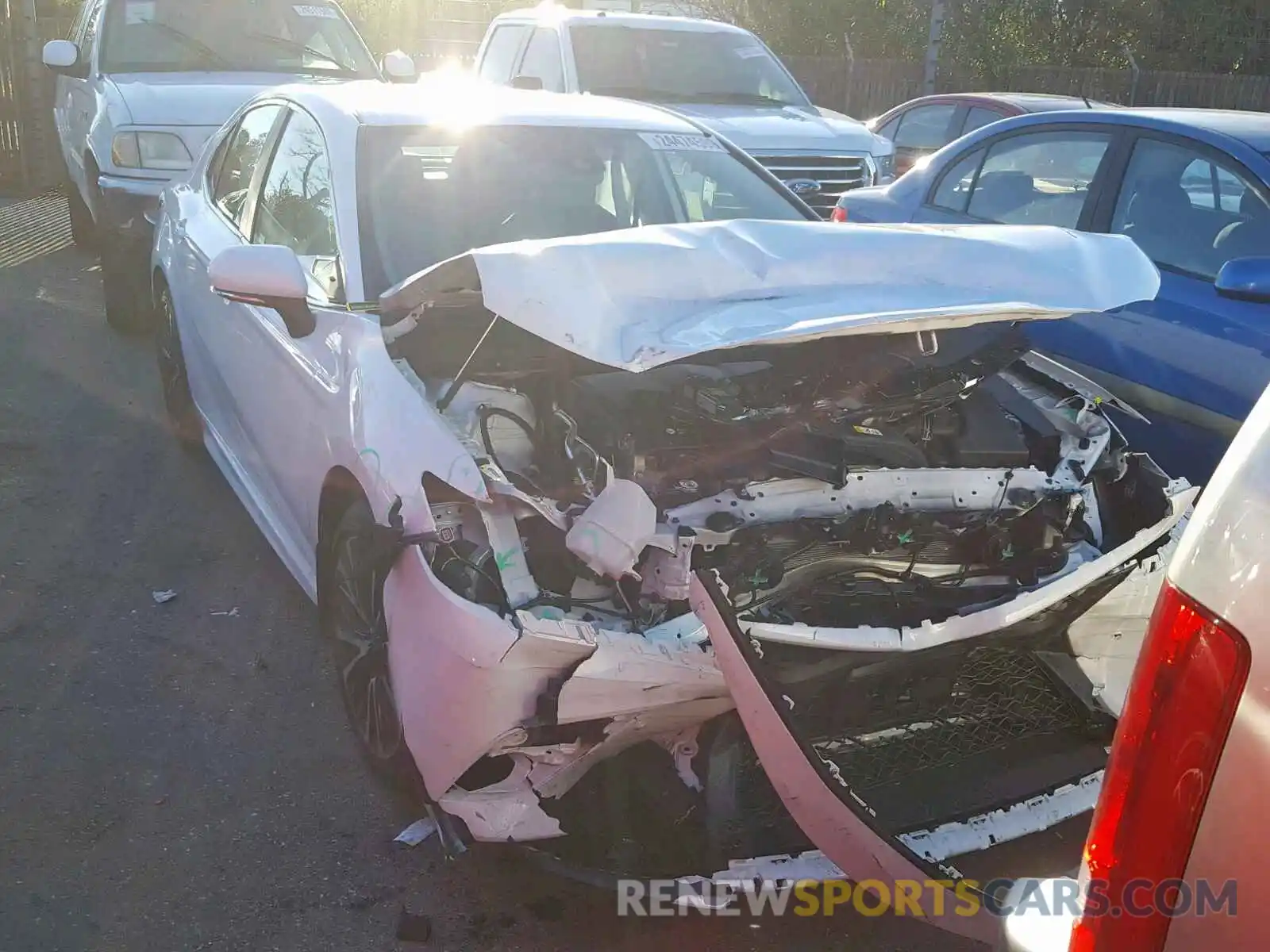 1 Photograph of a damaged car 4T1B11HKXKU175686 TOYOTA CAMRY 2019