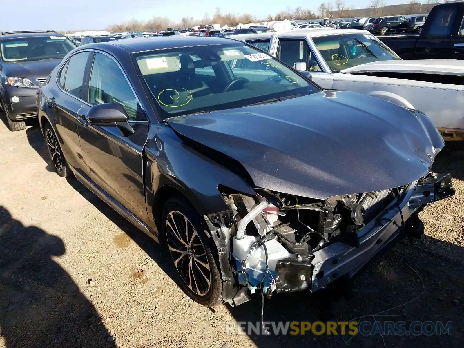 1 Photograph of a damaged car 4T1B11HKXKU175929 TOYOTA CAMRY 2019