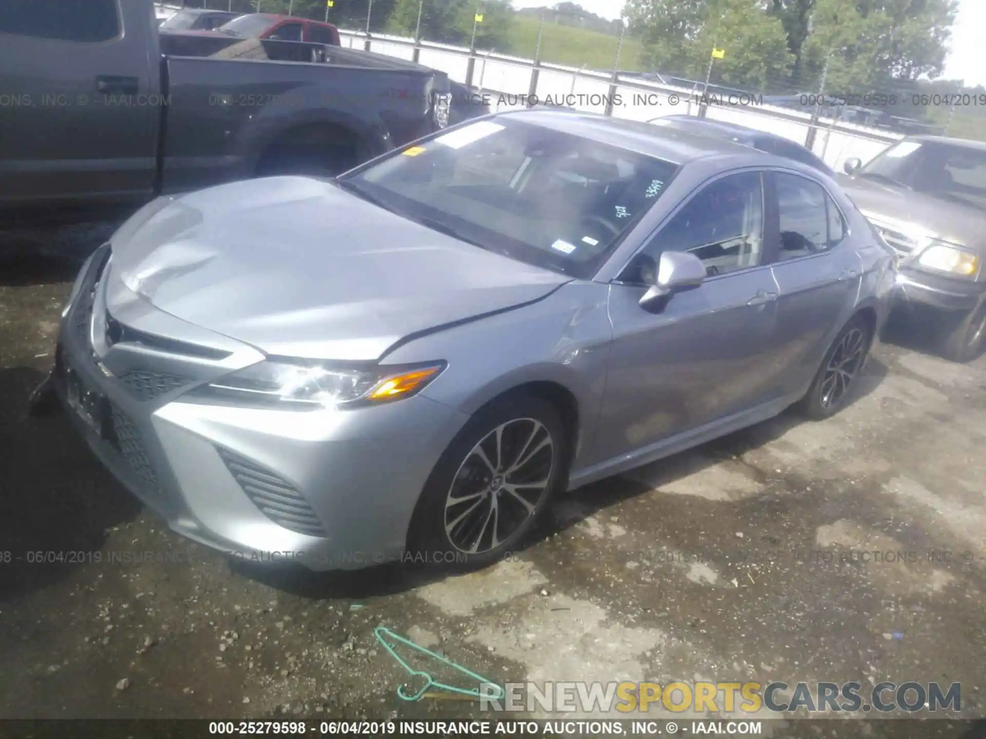 2 Photograph of a damaged car 4T1B11HKXKU176076 TOYOTA CAMRY 2019