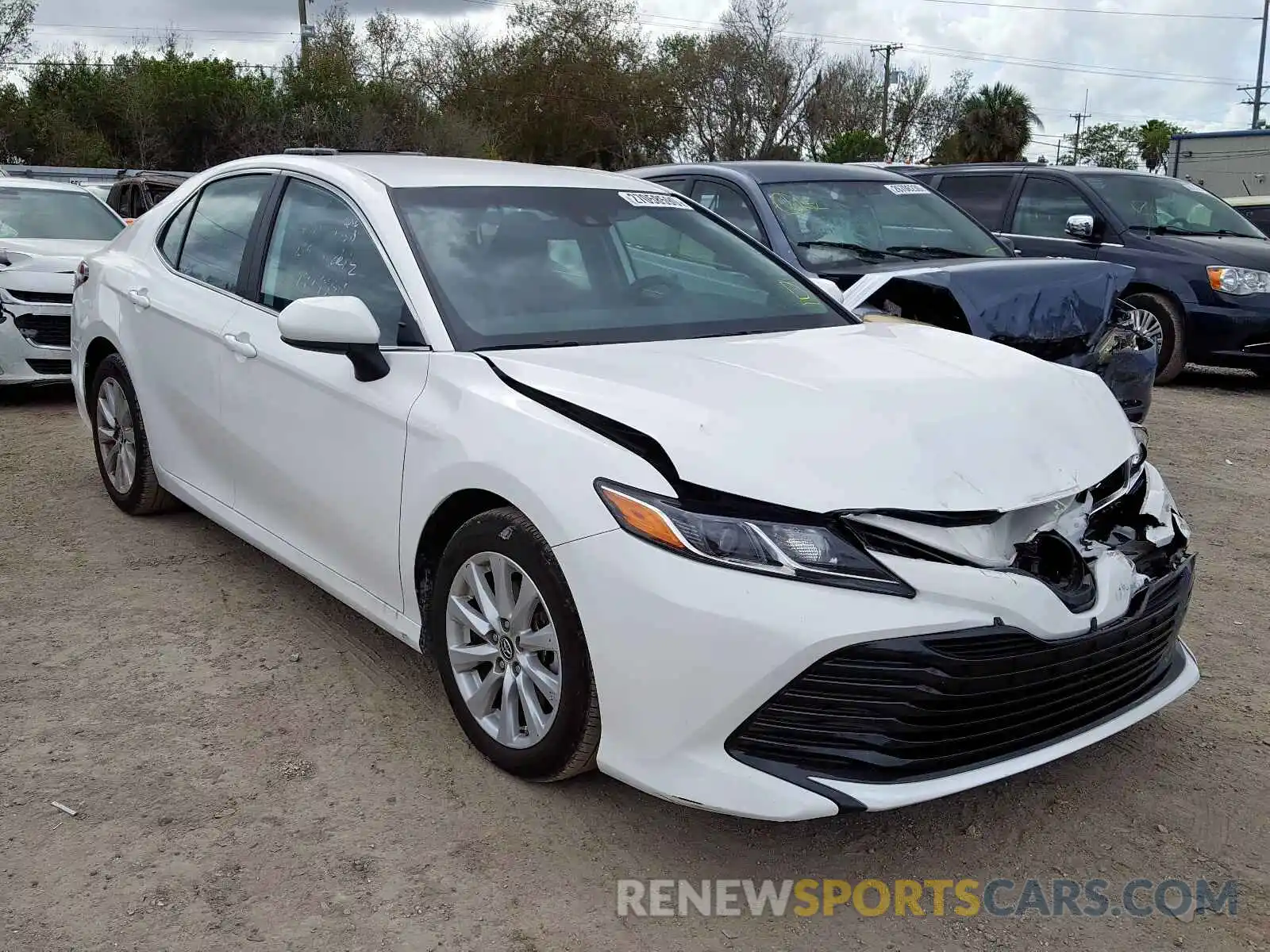 1 Photograph of a damaged car 4T1B11HKXKU182363 TOYOTA CAMRY 2019