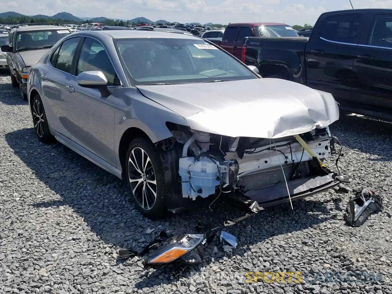 1 Фотография поврежденного автомобиля 4T1B11HKXKU184565 TOYOTA CAMRY 2019