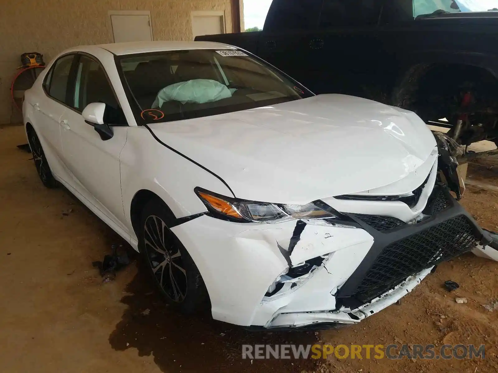 1 Photograph of a damaged car 4T1B11HKXKU186560 TOYOTA CAMRY 2019