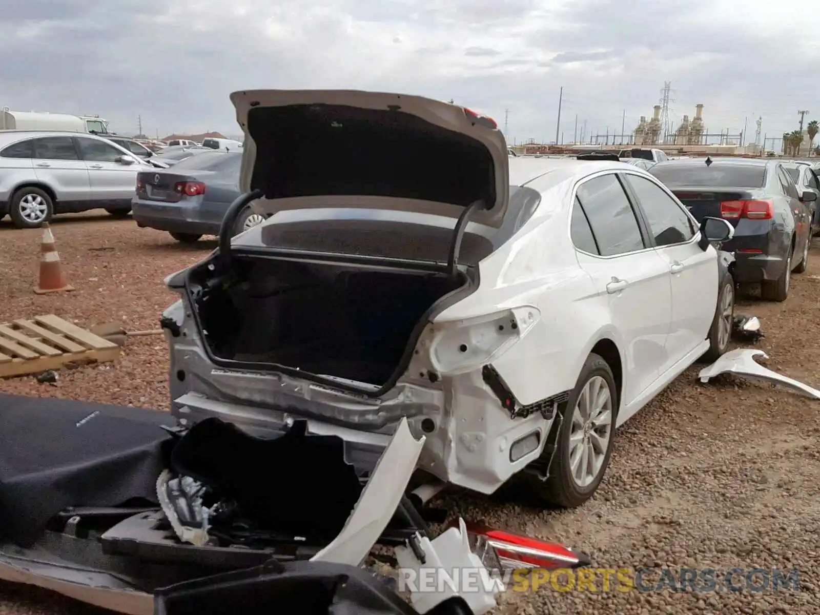 4 Фотография поврежденного автомобиля 4T1B11HKXKU187837 TOYOTA CAMRY 2019