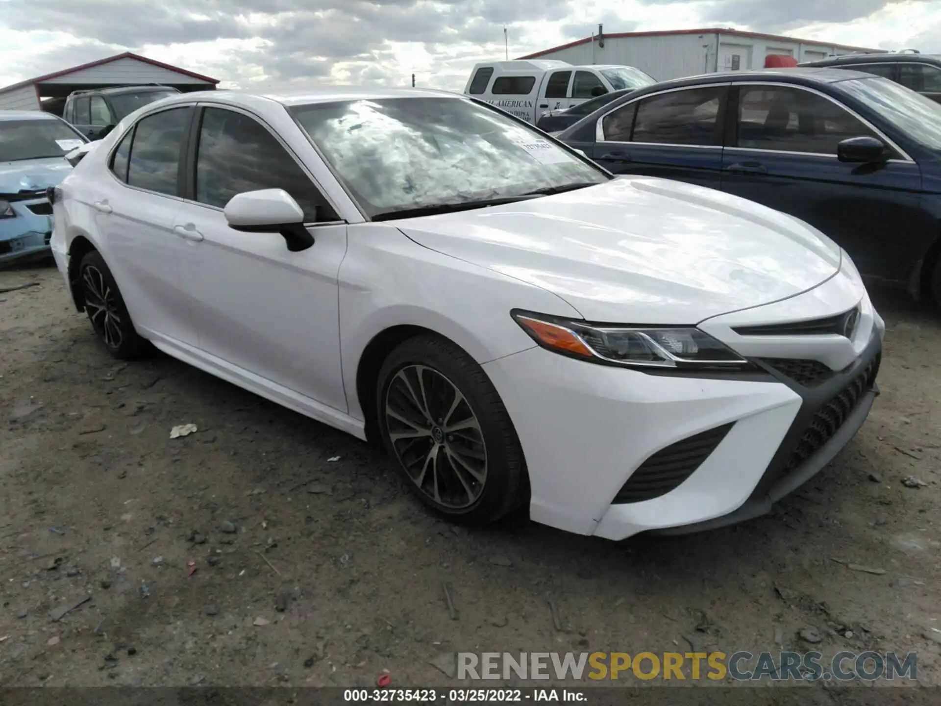 1 Photograph of a damaged car 4T1B11HKXKU191967 TOYOTA CAMRY 2019