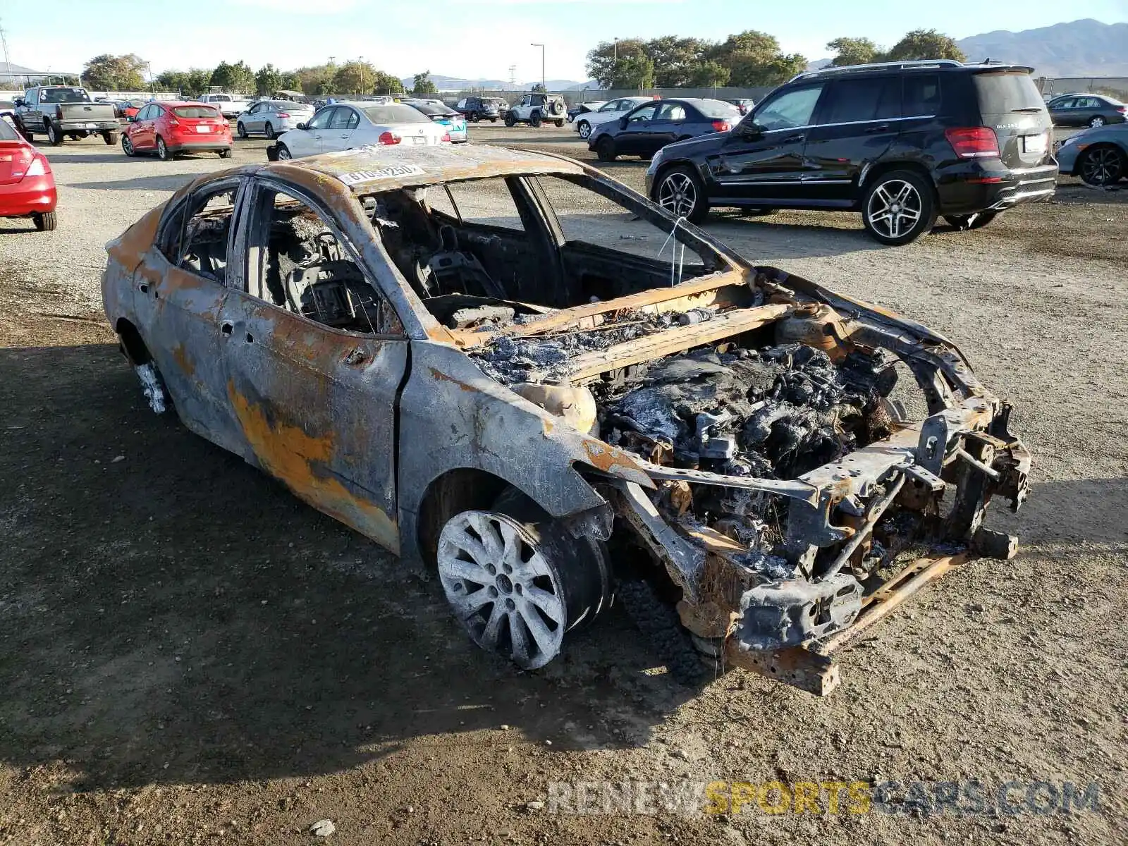 1 Photograph of a damaged car 4T1B11HKXKU193282 TOYOTA CAMRY 2019