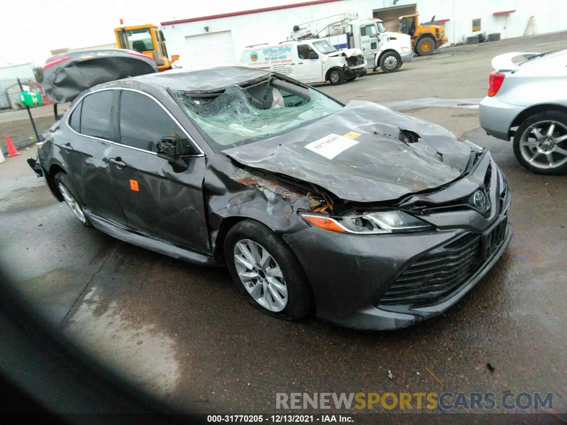 1 Photograph of a damaged car 4T1B11HKXKU195680 TOYOTA CAMRY 2019