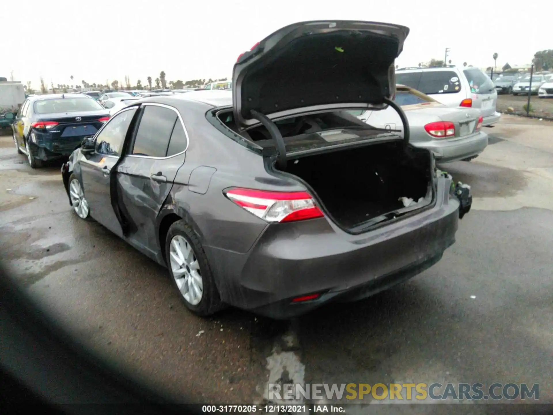 3 Photograph of a damaged car 4T1B11HKXKU195680 TOYOTA CAMRY 2019