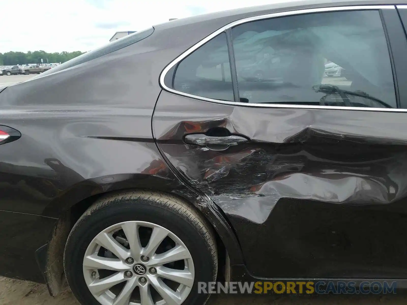 9 Photograph of a damaged car 4T1B11HKXKU196635 TOYOTA CAMRY 2019