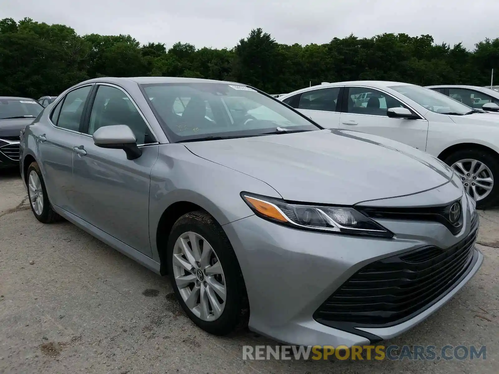 1 Photograph of a damaged car 4T1B11HKXKU196960 TOYOTA CAMRY 2019