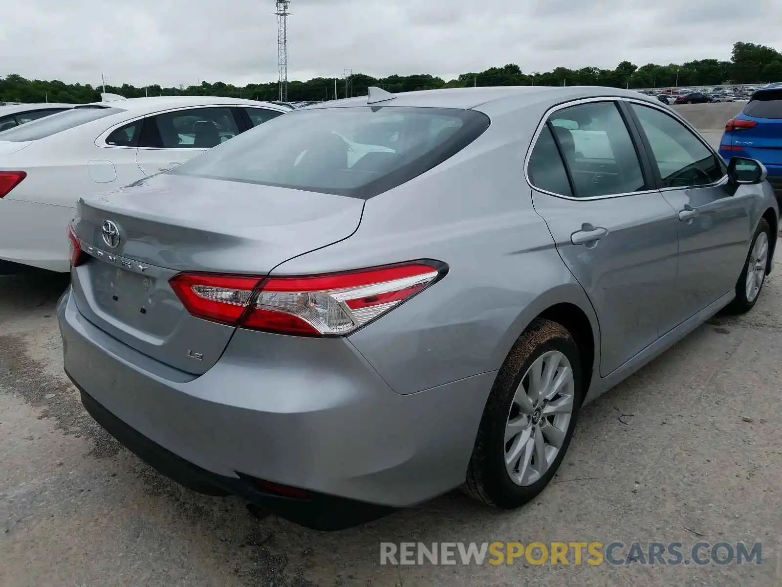 4 Photograph of a damaged car 4T1B11HKXKU196960 TOYOTA CAMRY 2019