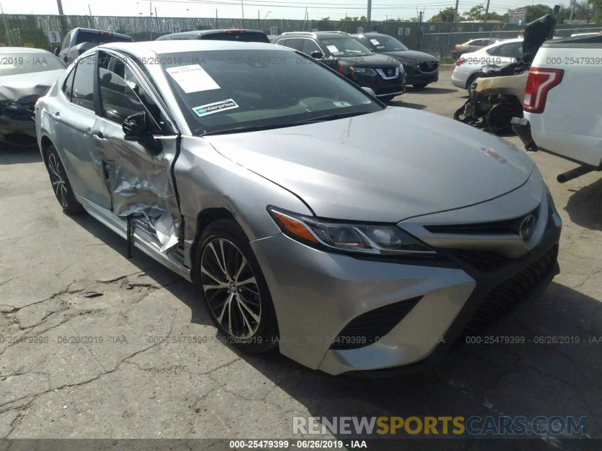 1 Photograph of a damaged car 4T1B11HKXKU198286 TOYOTA CAMRY 2019